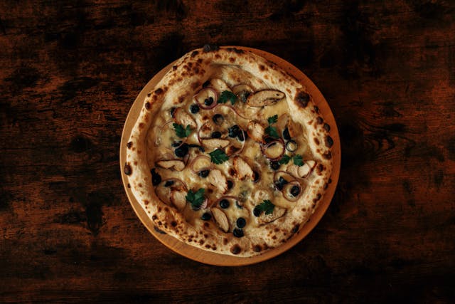 Funghi Olive pizza